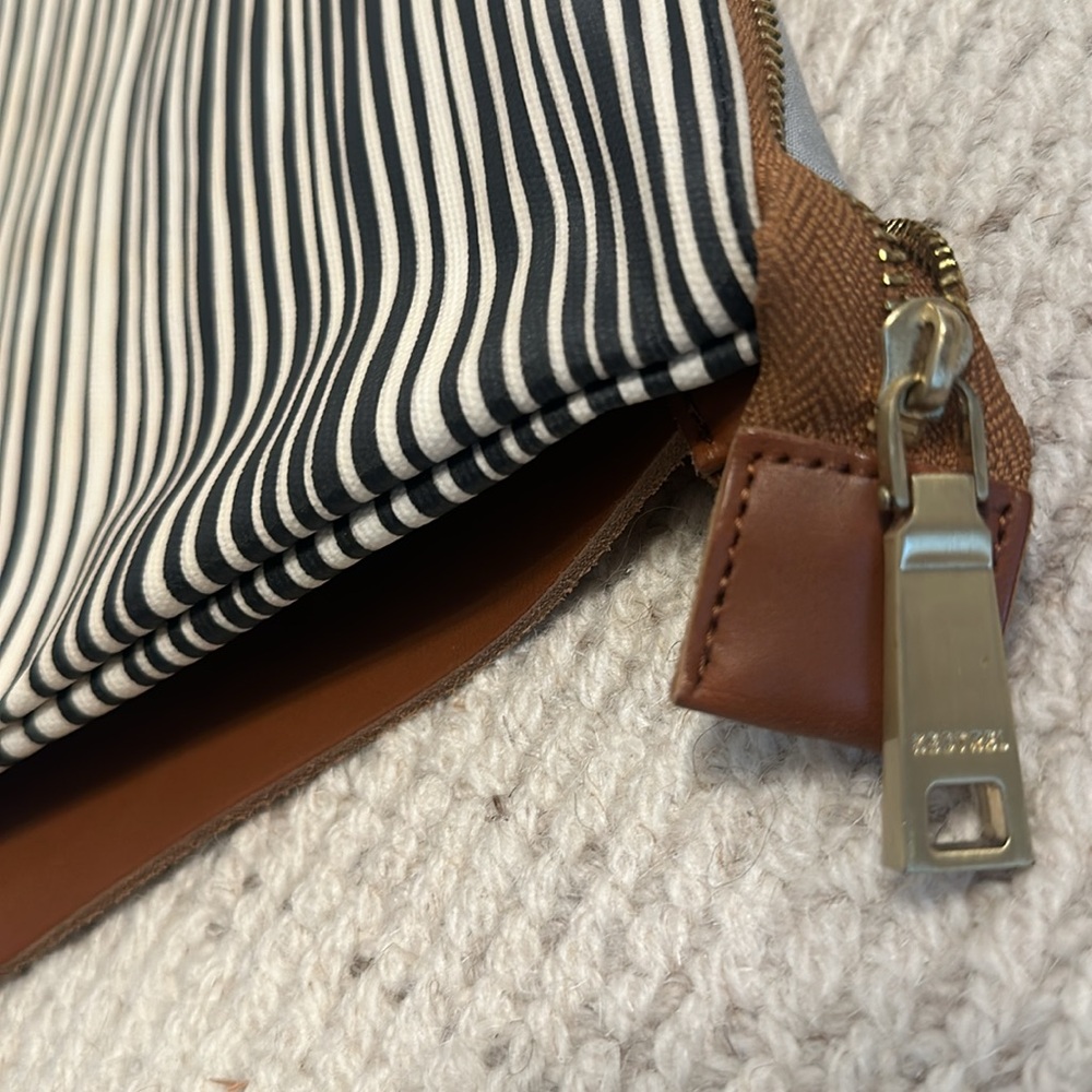 KESTREL Leather flap Backpack - Picture 6 of 9